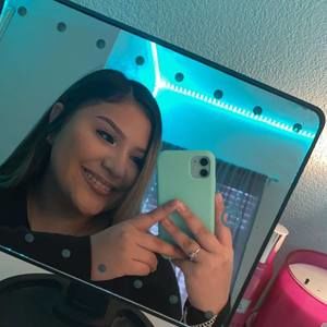 Meet your Posher, Daniela